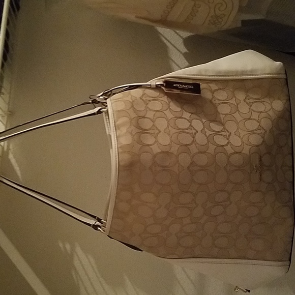 Coach shoulder bag - Picture 1 of 4